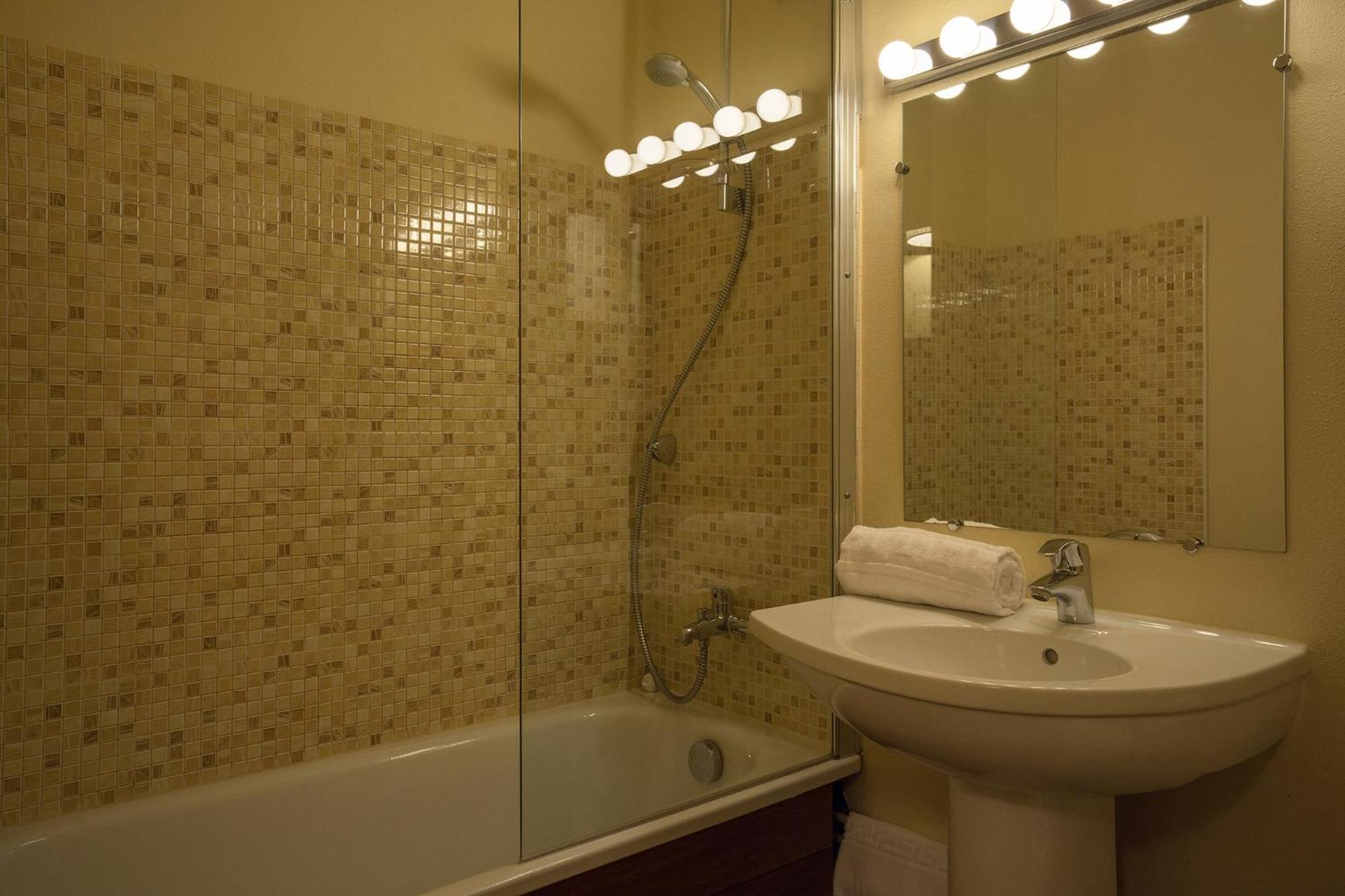 Contact Hotel Solana, Niort Mendesfrance Екстер'єр фото