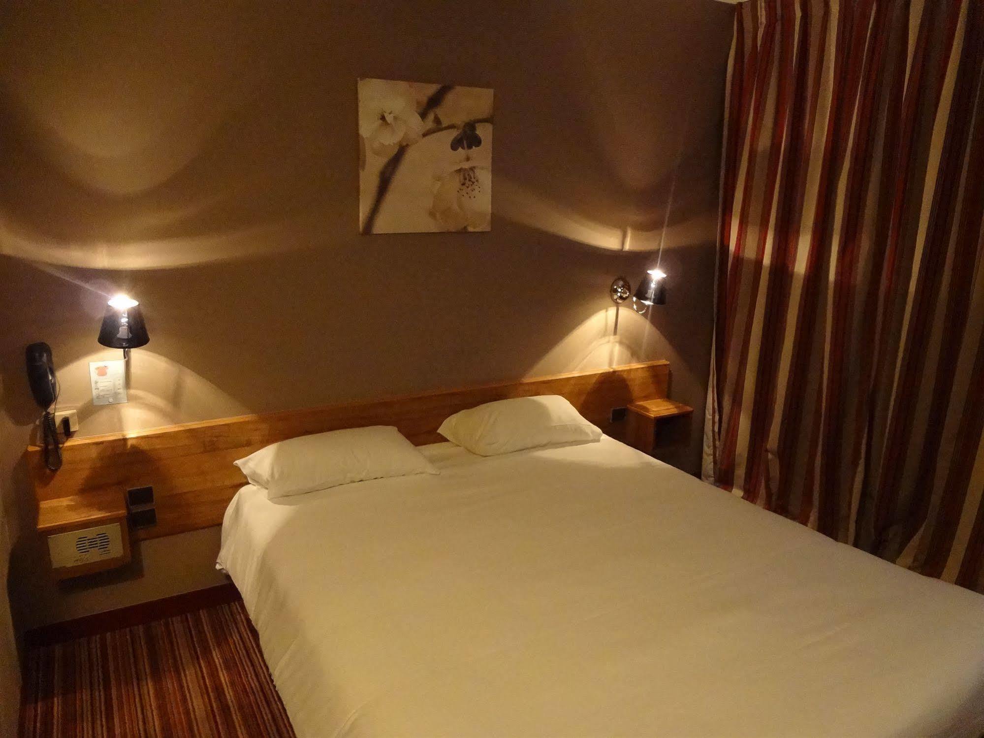 Contact Hotel Solana, Niort Mendesfrance Екстер'єр фото